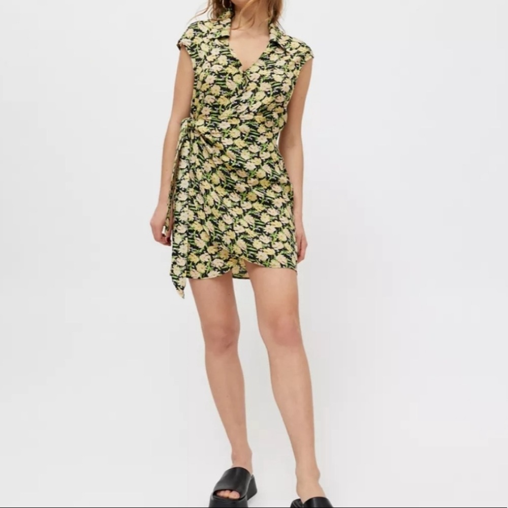 NWT Urban Outfitters Silver Sun Black Yellow Green Floral Mini Wrap Dress XS S